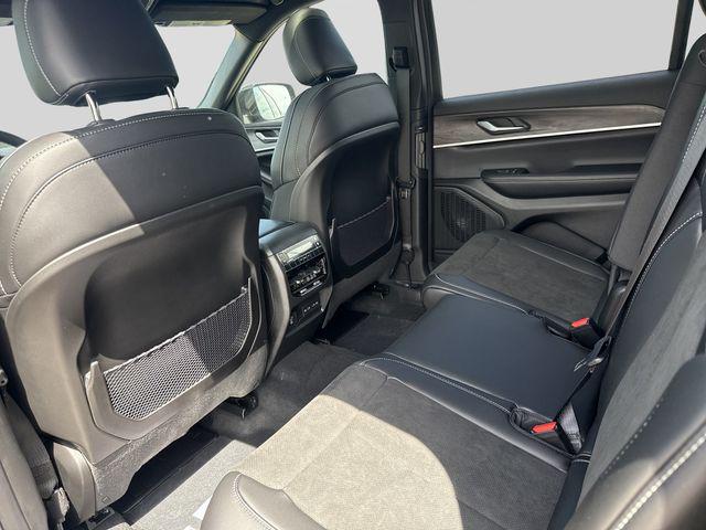 2026 Jeep Grand Cherokee L Altitude 4x4