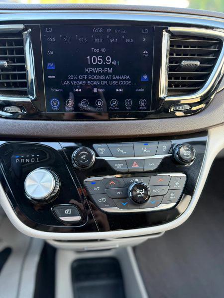2017 Chrysler Pacifica Touring-L Plus