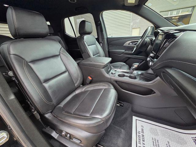 2023 Chevrolet Traverse AWD LT Leather
