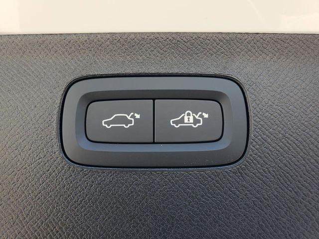 2026 Volvo XC90 Plug-In Hybrid Ultra Dark Theme, T8 AWD, Electric/Gasoline, 6 Seats