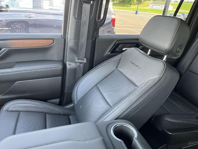 2025 GMC Yukon XL 4WD Denali