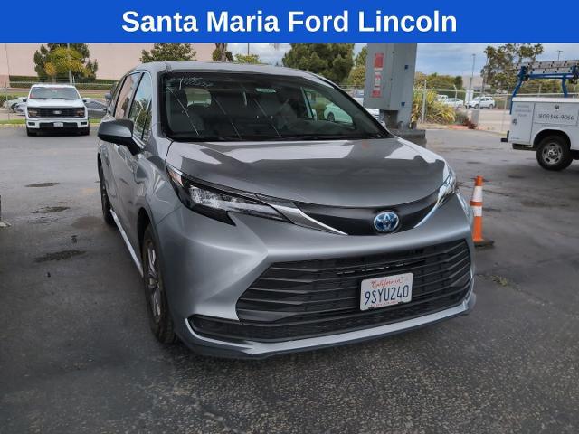 2025 Toyota Sienna LE