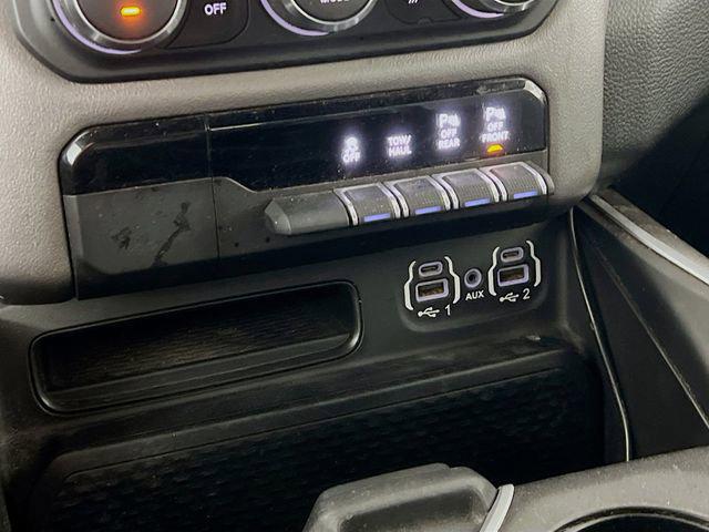 2020 Ram 1500 Big Horn Crew Cab 4x4 5'7" Box