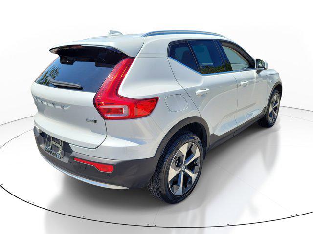 2023 Volvo XC40 B5 Plus Bright Theme