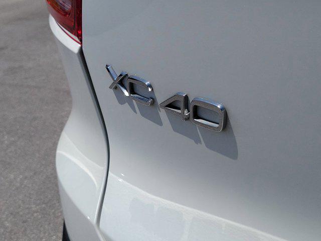 2023 Volvo XC40 B5 Plus Bright Theme