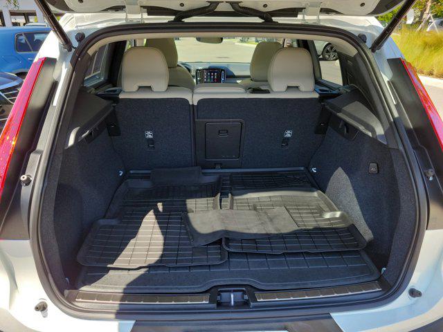 2023 Volvo XC40 B5 Plus Bright Theme