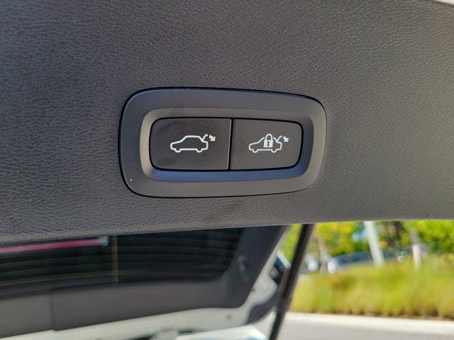 2023 Volvo XC40 B5 Plus Bright Theme