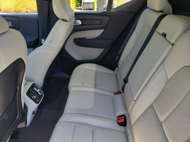 2023 Volvo XC40 B5 Plus Bright Theme