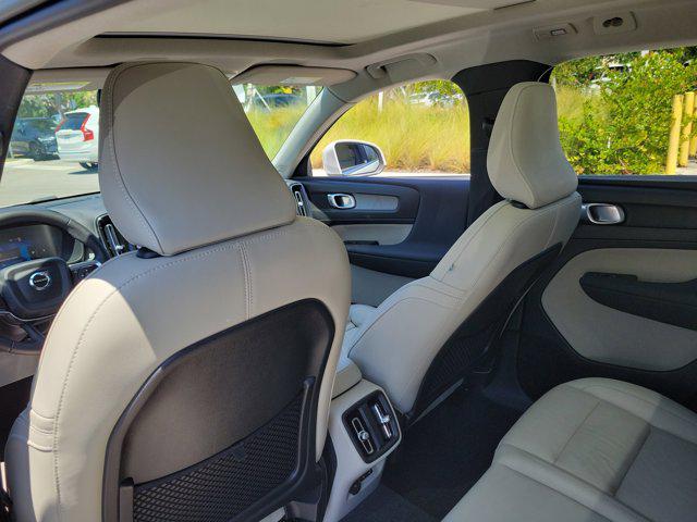 2023 Volvo XC40 B5 Plus Bright Theme
