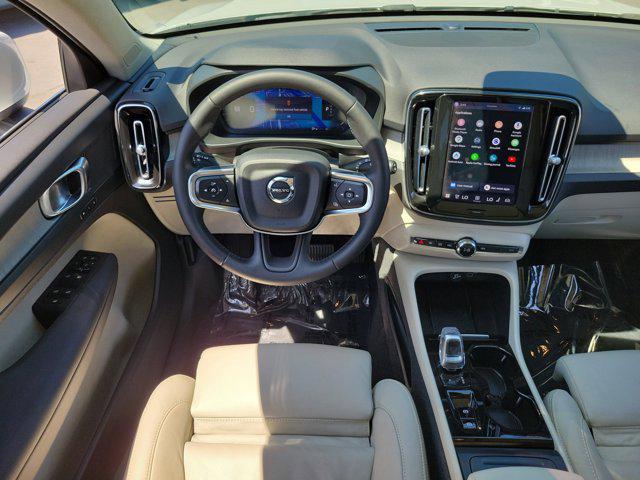 2023 Volvo XC40 B5 Plus Bright Theme