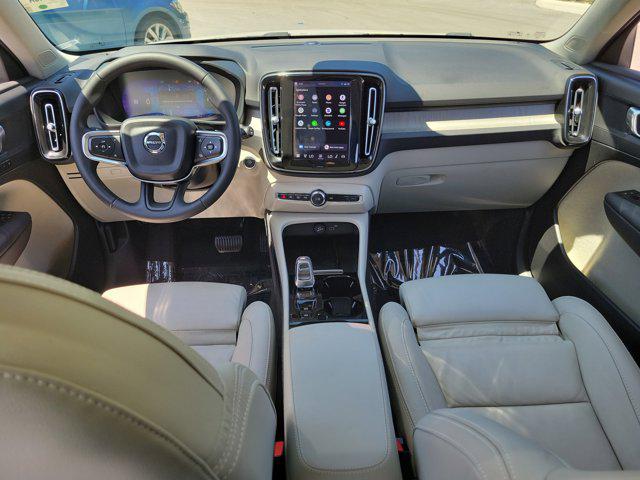 2023 Volvo XC40 B5 Plus Bright Theme