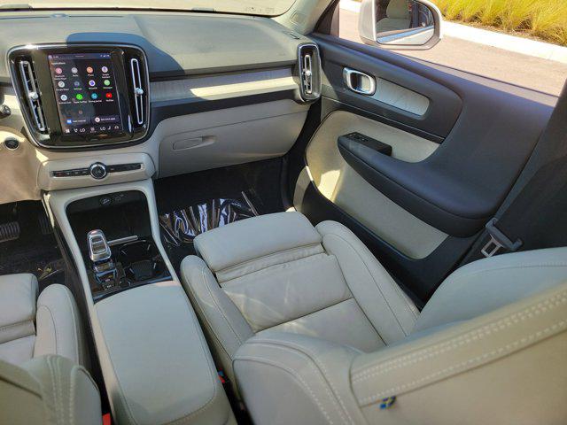 2023 Volvo XC40 B5 Plus Bright Theme