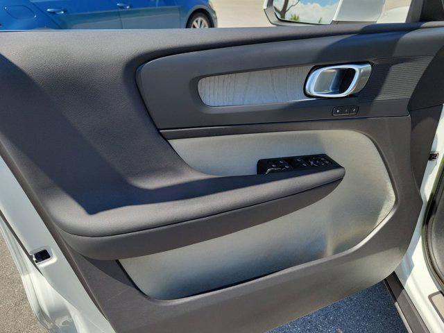 2023 Volvo XC40 B5 Plus Bright Theme