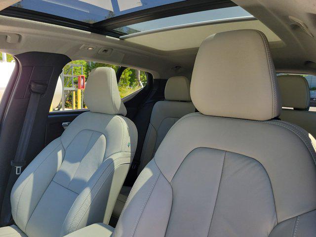2023 Volvo XC40 B5 Plus Bright Theme