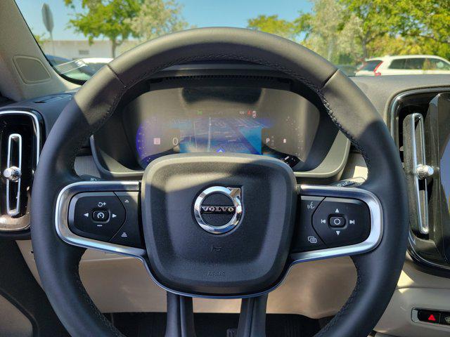 2023 Volvo XC40 B5 Plus Bright Theme