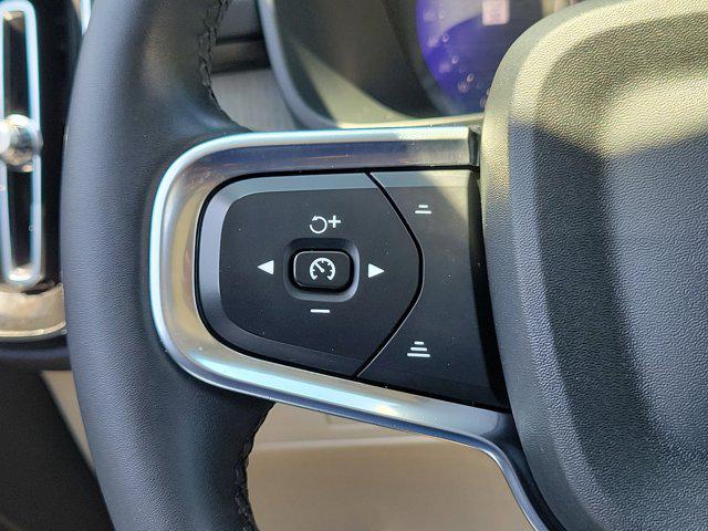 2023 Volvo XC40 B5 Plus Bright Theme