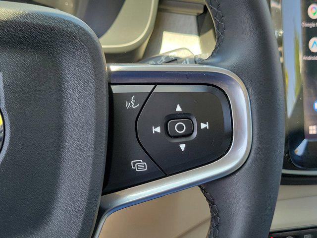 2023 Volvo XC40 B5 Plus Bright Theme