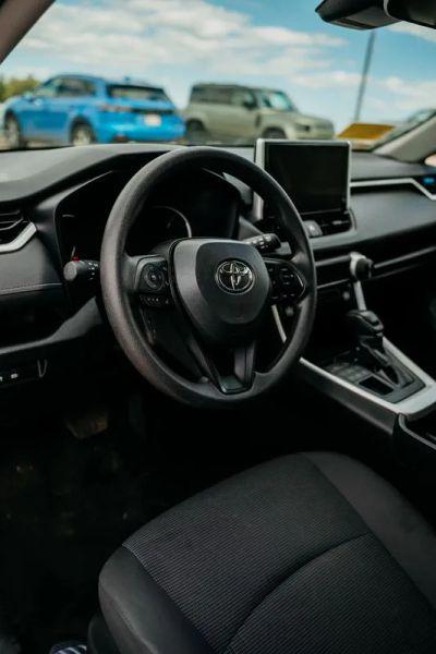 2024 Toyota RAV4 LE