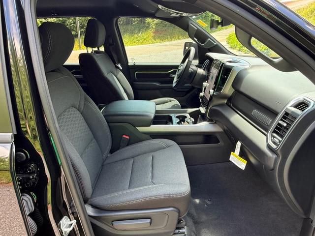 2025 Ram 1500 Big Horn Crew Cab 4x4 5'7" Box