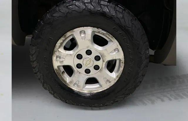 2002 Chevrolet Avalanche Base