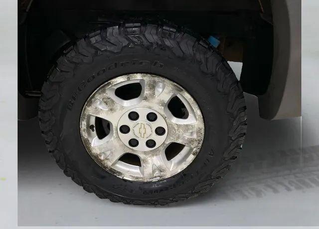 2002 Chevrolet Avalanche Base