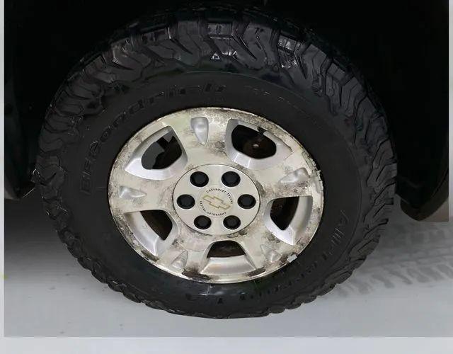 2002 Chevrolet Avalanche Base