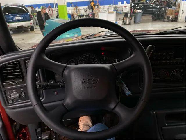2002 Chevrolet Avalanche Base