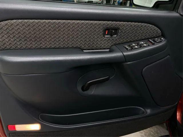 2002 Chevrolet Avalanche Base