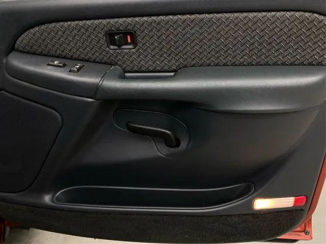 2002 Chevrolet Avalanche Base
