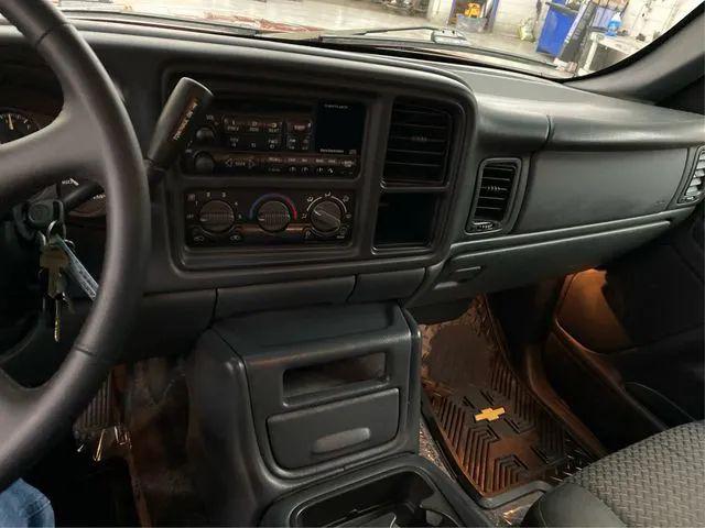 2002 Chevrolet Avalanche Base