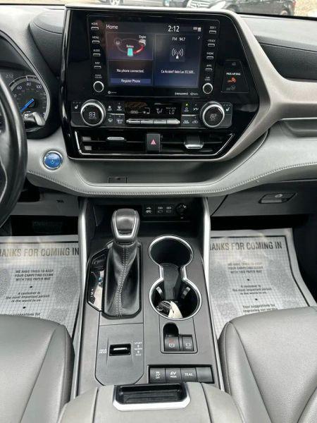 2022 Toyota Highlander Hybrid XLE