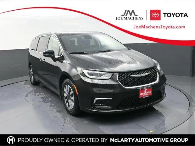 2023 Chrysler Pacifica Hybrid Touring L for sale in Columbia, MO