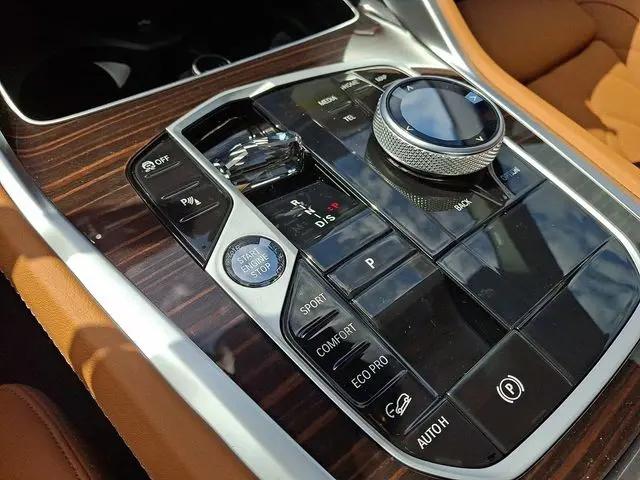 2027 BMW X6 xDrive40i