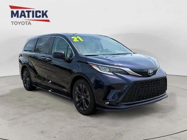 2021 Toyota Sienna XSE for sale in Macomb, MI