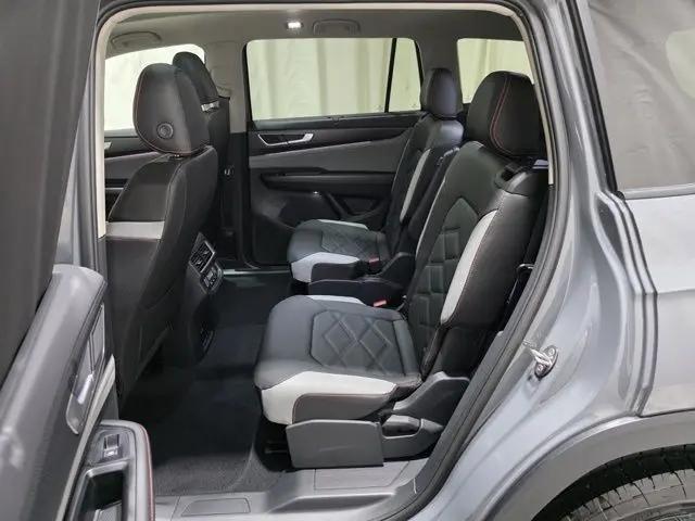 2026 Volkswagen Atlas Peak Edition