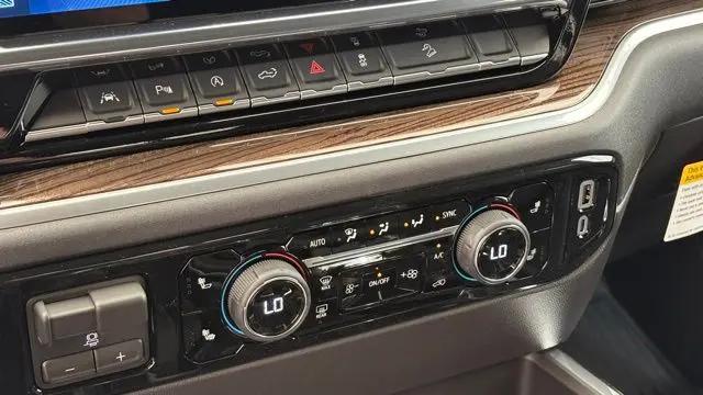 2026 Chevrolet Silverado 1500 4WD Crew Cab Short Bed LT Trail Boss