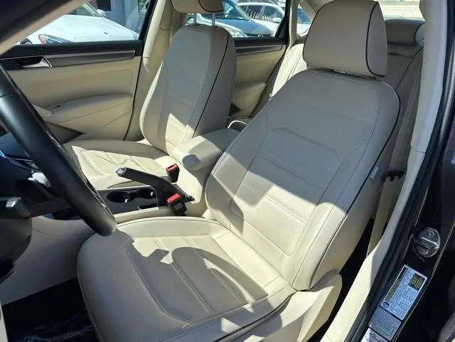 2017 Volkswagen Passat 1.8T R-Line