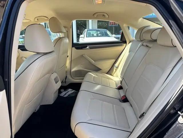 2017 Volkswagen Passat 1.8T R-Line