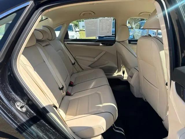 2017 Volkswagen Passat 1.8T R-Line