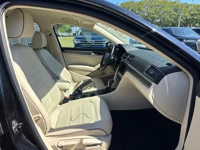 2017 Volkswagen Passat 1.8T R-Line