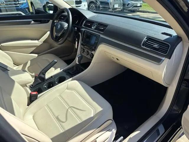 2017 Volkswagen Passat 1.8T R-Line