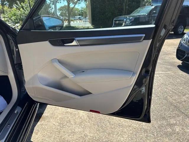 2017 Volkswagen Passat 1.8T R-Line