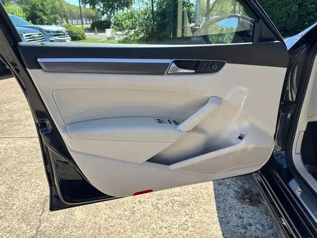 2017 Volkswagen Passat 1.8T R-Line