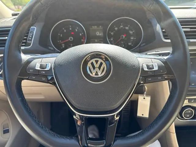 2017 Volkswagen Passat 1.8T R-Line