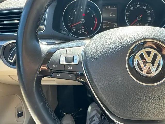 2017 Volkswagen Passat 1.8T R-Line