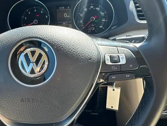 2017 Volkswagen Passat 1.8T R-Line
