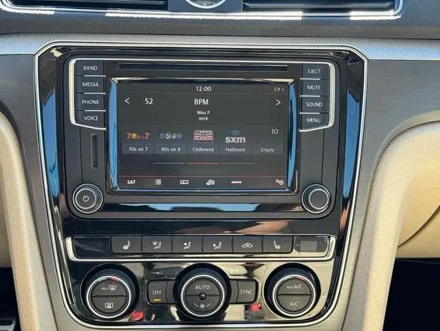 2017 Volkswagen Passat 1.8T R-Line