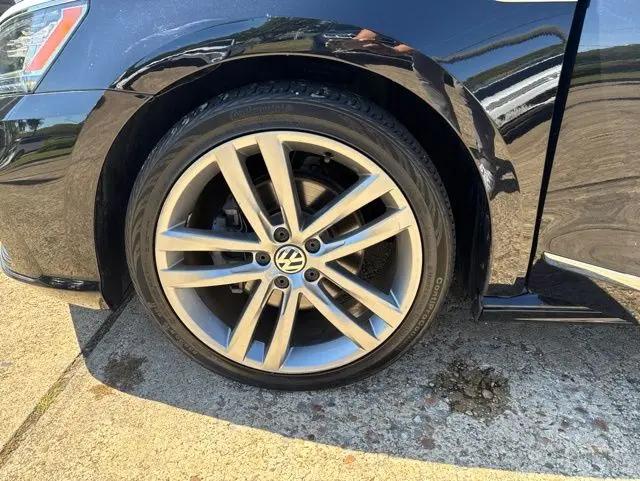 2017 Volkswagen Passat 1.8T R-Line