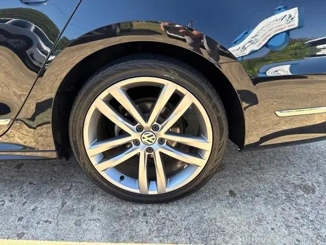 2017 Volkswagen Passat 1.8T R-Line