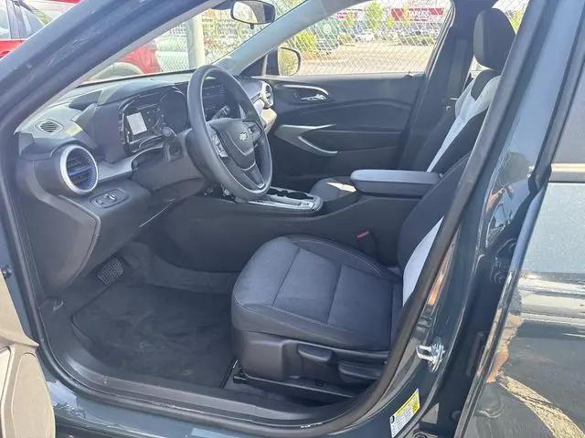 2025 Chevrolet Trax FWD LS